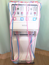 たくさんの端子のある干渉波治療器